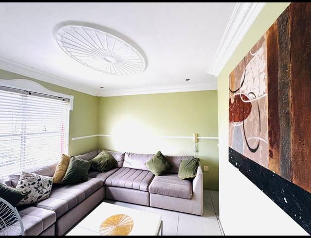 2 BEDROOM PROPERTY TO RENT IN CAVERSHAM GLEN